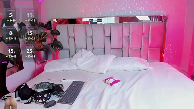 PaulinaLopez  online show from March 19, 2026, 9:37 pm