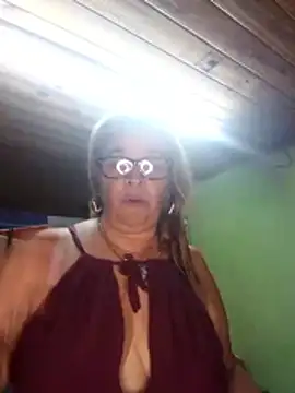 momismilf544 online show from May 5, 2026, 10:13 pm
