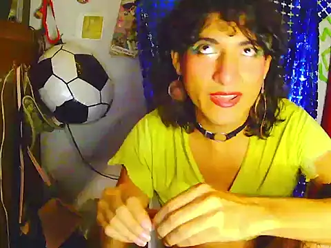 RAMONA TIJERAX online show from July 3, 2026, 10:05 pm