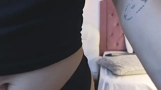 Snapshot of Sophie_Bloom__ chatting on March 1, 2026, 4:40 pm Sophie Bloom online show from March 1, 2026, 4:40 pm