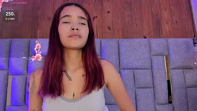 camilaa smith  online show from April 18, 2026, 7:40 pm