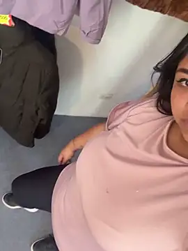 danniiq online show from March 26, 2026, 7:23 pm