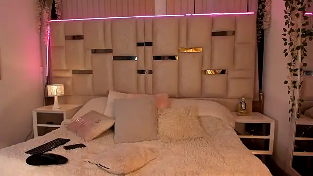 Hanna klover online show from March 8, 2026, 4:05 am