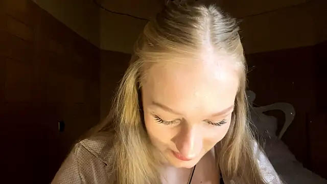 Anika Socutehe online show from April 20, 2026, 9:38 pm