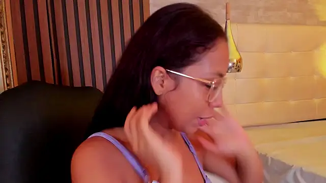 Snapshot of AbbyLoius chatting on April 23, 2026, 1:24 pm AbbyLoius online show from April 23, 2026, 1:24 pm