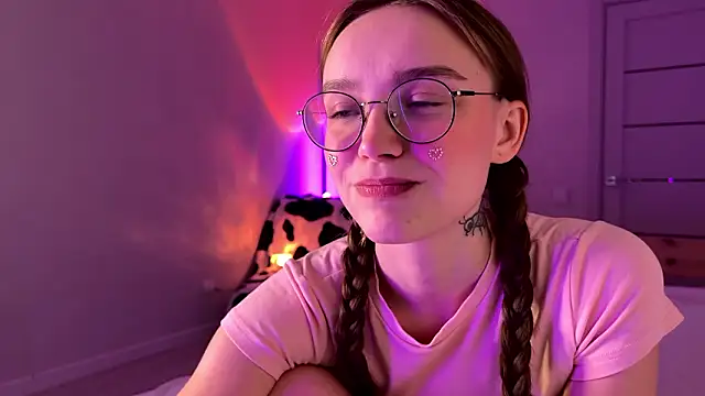 Lolatatee online show from March 16, 2026, 1:35 am