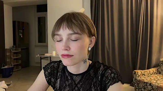 Snapshot of Lolatatee chatting on May 31, 2026, 6:42 pm Lolatatee online show from May 31, 2026, 6:42 pm