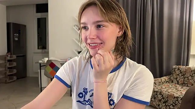 Snapshot of Lolatatee chatting on May 13, 2026, 5:09 pm Lolatatee online show from May 13, 2026, 5:09 pm