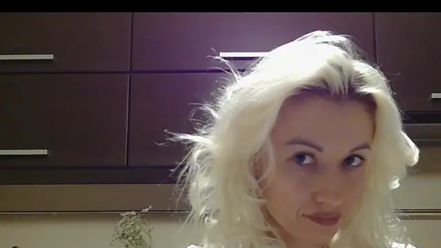 Snapshot of MariMi1 chatting on February 28, 2026, 9:03 pm MariMi1 online show from February 28, 2026, 9:03 pm