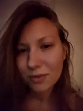 August Shine online show from April 10, 2026, 6:48 pm