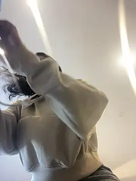 VioletaHills  online show from April 13, 2026, 12:20 pm