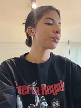 VioletaHills  online show from April 2, 2026, 1:29 pm