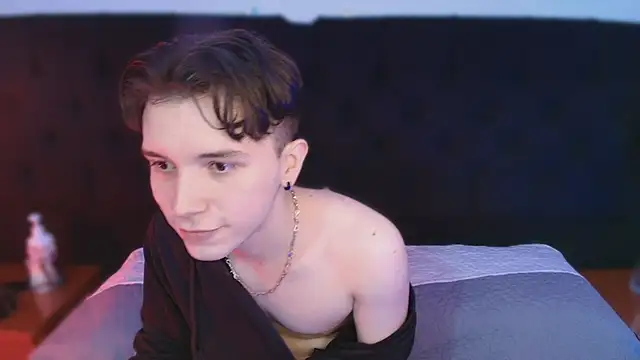 hollannd  online show from March 26, 2026, 3:21 pm