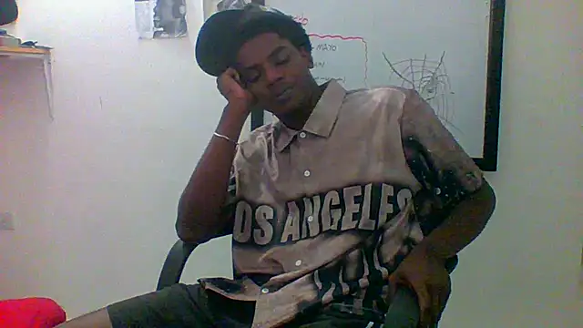 Snapshot of charles_king chatting on May 11, 2026, 4:25 am charles king online show from May 11, 2026, 4:25 am