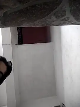 karen-zapata online show from March 10, 2026, 10:25 pm