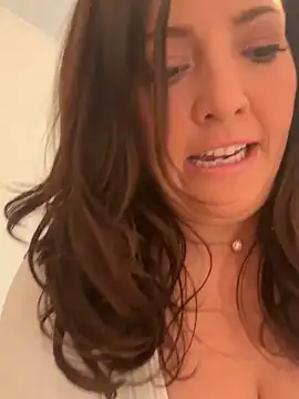 hollyharmd online show from April 8, 2026, 1:51 am