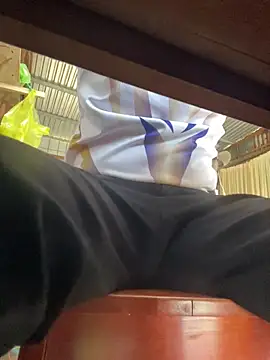 hoang15075 online show from April 12, 2026, 12:58 am