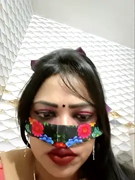 Snapshot of Beauty-3 chatting on May 6, 2026, 11:42 pm Beauty-3 online show from May 6, 2026, 11:42 pm