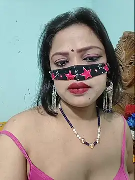 Snapshot of Beauty-3 chatting on May 26, 2026, 6:28 pm Beauty-3 online show from May 26, 2026, 6:28 pm