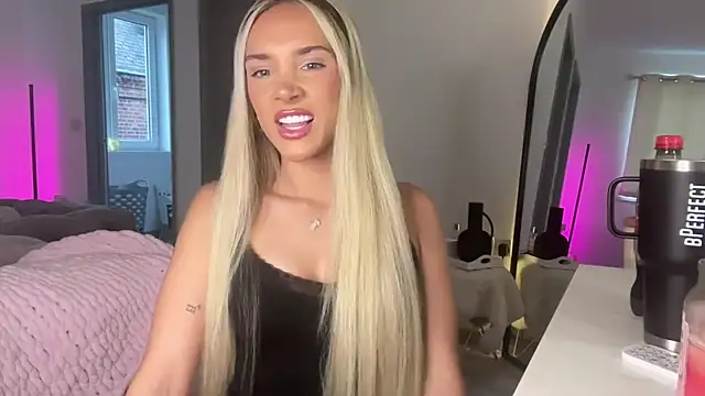 Snapshot of Naughtyblondex chatting on June 21, 2026, 7:52 pm Naughtyblondex online show from June 21, 2026, 7:52 pm