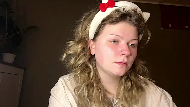 YoungAlina online show from April 16, 2026, 8:20 pm