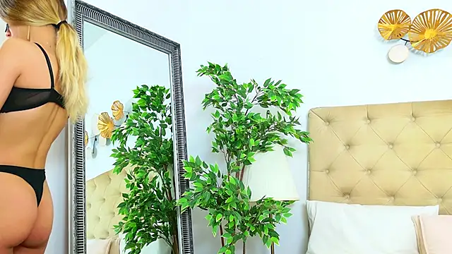 RaysaDrake online show from March 17, 2026, 5:10 am