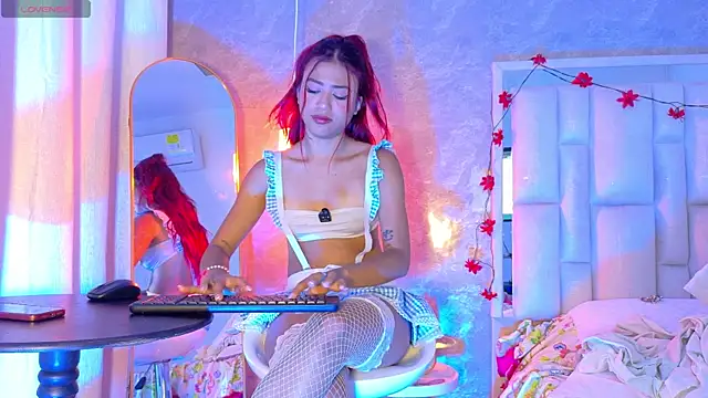 Bella-Sanders online show from April 14, 2026, 11:26 am