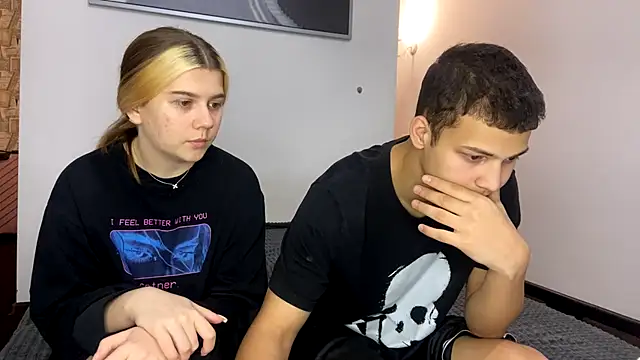 mirel couple online show from March 1, 2026, 10:10 pm