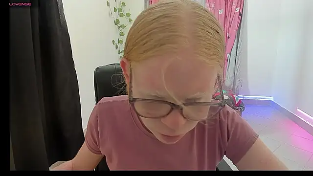 Albingirl online show from March 28, 2026, 7:26 pm