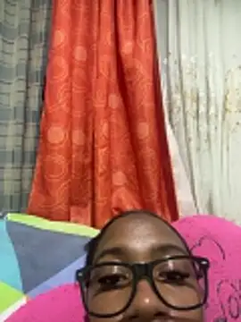 Emi rousse online show from April 14, 2026, 3:55 am