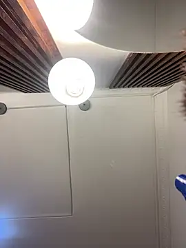 Emi rousse online show from April 8, 2026, 12:28 pm