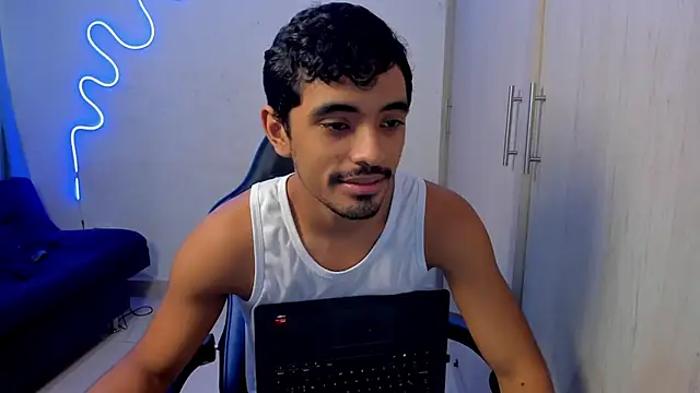 jossi12345j online show from April 12, 2026, 1:47 pm