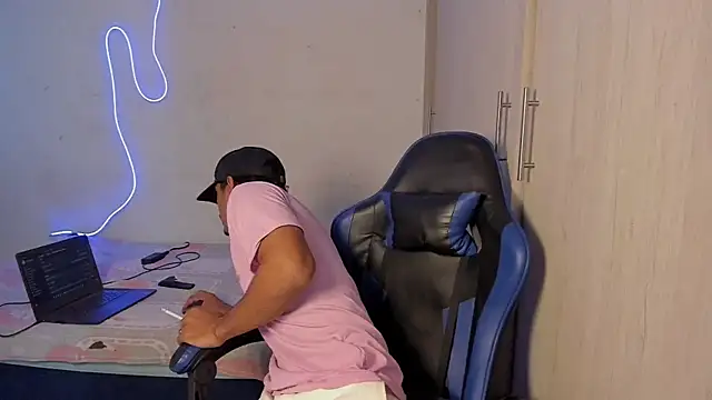 jossi12345j online show from March 21, 2026, 6:01 pm