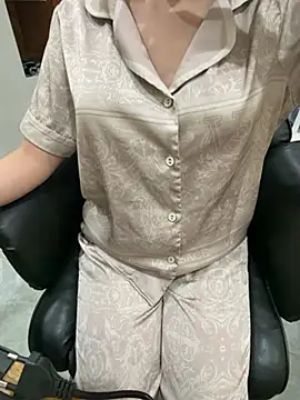 Snapshot of MiuLuxe chatting on March 2, 2026, 12:34 pm MiuLuxe online show from March 2, 2026, 12:34 pm