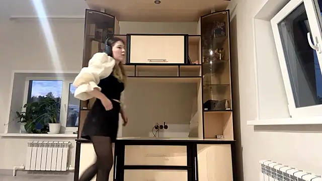 Snapshot of JoanieMochel chatting on March 4, 2026, 2:25 pm JoanieMochel online show from March 4, 2026, 2:25 pm