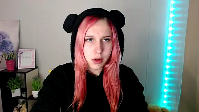 Scarlett lil online show from April 16, 2026, 6:58 am