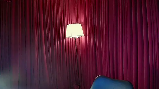 Leslymarin  online show from April 9, 2026, 7:53 pm