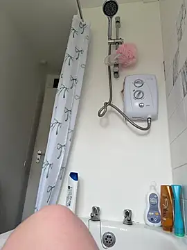 BeeMay22 online show from April 4, 2026, 12:34 pm