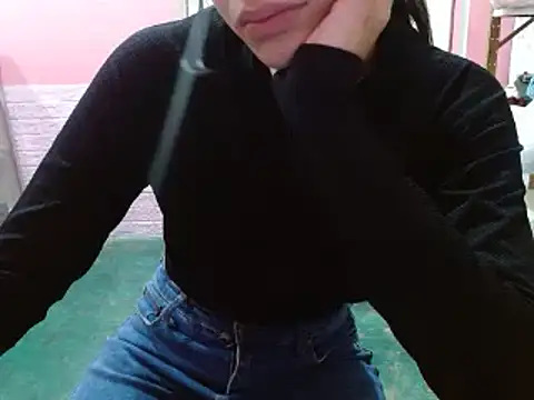 lolit cat online show from April 8, 2026, 2:18 pm