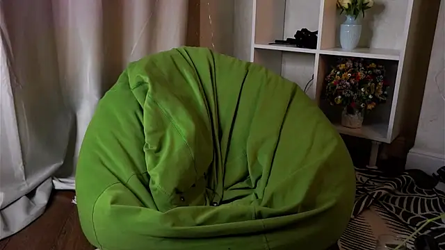 DevoraWitt online show from April 16, 2026, 9:39 pm