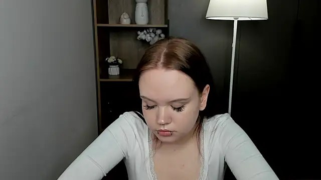 Snapshot of LeahAllsop chatting on March 3, 2026, 8:43 am LeahAllsop online show from March 3, 2026, 8:43 am