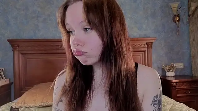 LeahAllsop online show from May 25, 2026, 2:22 am