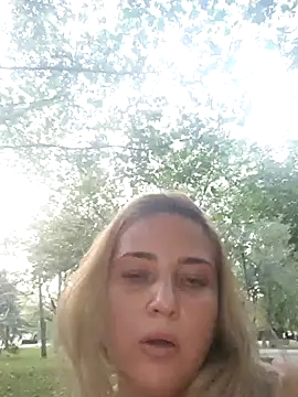 Snapshot of MellanieBliss chatting on July 5, 2026, 6:04 pm MellanieBliss online show from July 5, 2026, 6:04 pm
