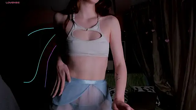 Luna Reid online show from March 23, 2026, 4:23 am