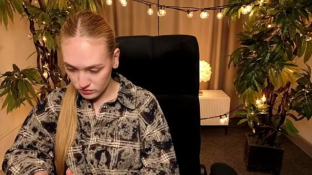 JenniferCamprell online show from March 25, 2026, 4:17 pm