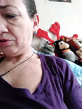 anayss17 online show from April 10, 2026, 5:25 am