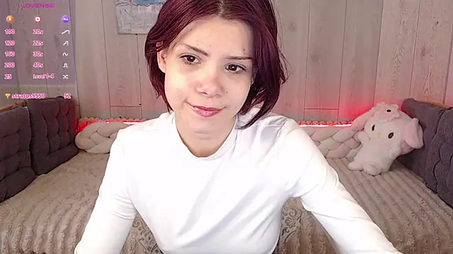 llittle-peachh online show from April 13, 2026, 11:25 am