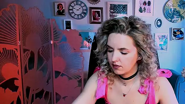 Snapshot of AliceSmite chatting on June 9, 2026, 1:12 pm AliceSmite online show from June 9, 2026, 1:12 pm