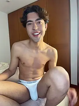 Snapshot of MatthewMoore_ chatting on June 17, 2026, 1:05 am MatthewMoore online show from June 17, 2026, 1:05 am