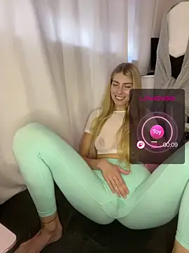 SoniaXOXO online show from May 1, 2026, 4:12 pm